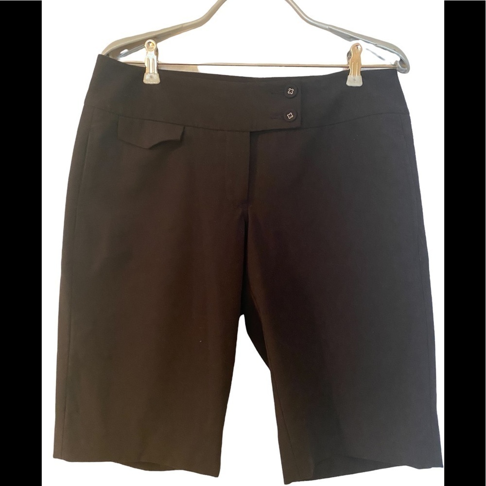Cabi #893 black bermuda short size 6